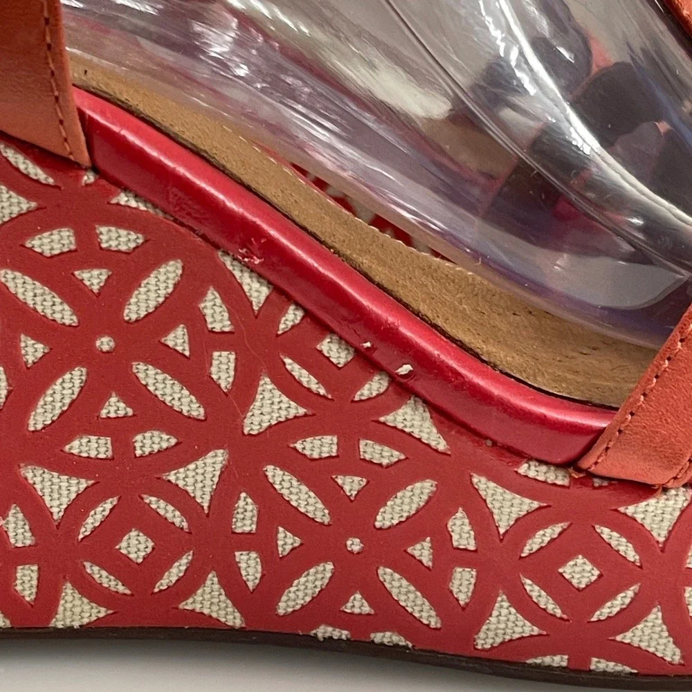 Clarks Wedge Sandals Size 7.5 Amelia Castle Coral Artisan Leather Platform Heels